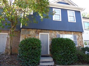 Building Photo - 2093 Lenoa Ln
