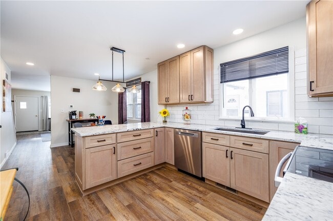 Building Photo - 207 W Ivy St