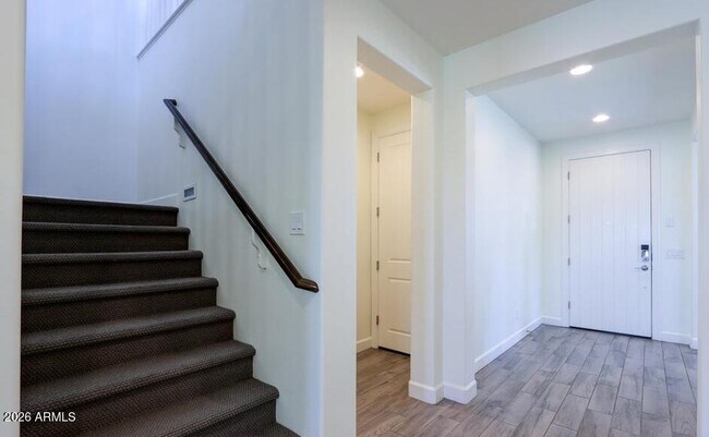 Building Photo - 948 W Yosemite Dr