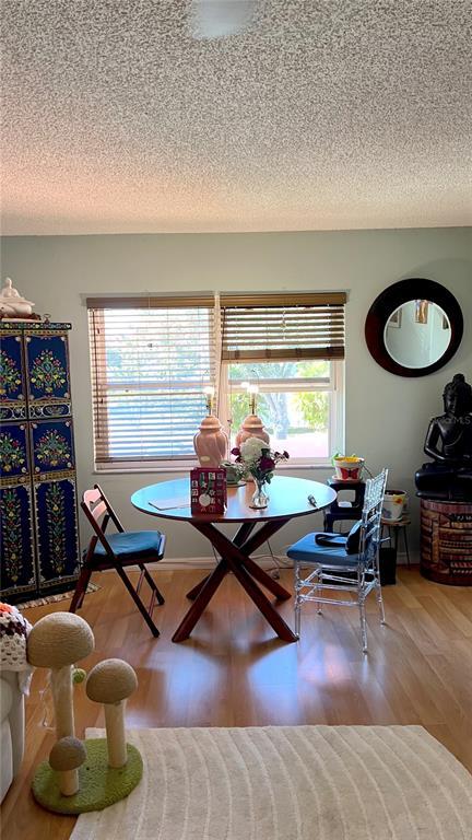 Building Photo - 257 SW Lincoln Cir N