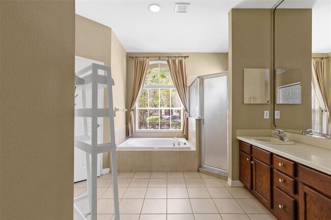 Building Photo - 13655 Artesa Bell Dr