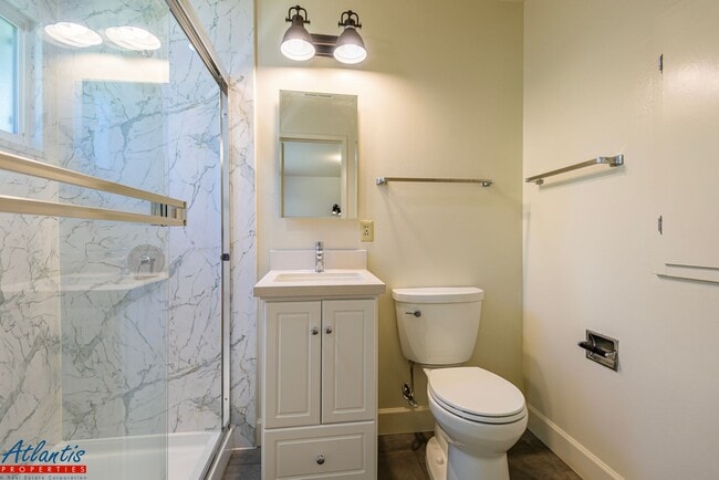 Building Photo - Lovely Cul-De-Sac Home | Private Yards