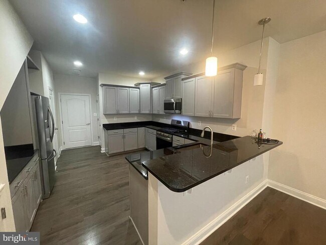 Building Photo - 7143 Beaumont Place