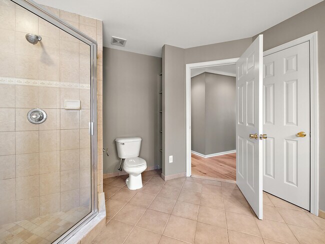 Building Photo - 50247 Cheltenham Dr