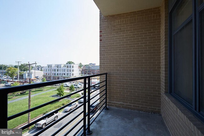Building Photo - 525 N Fayette St