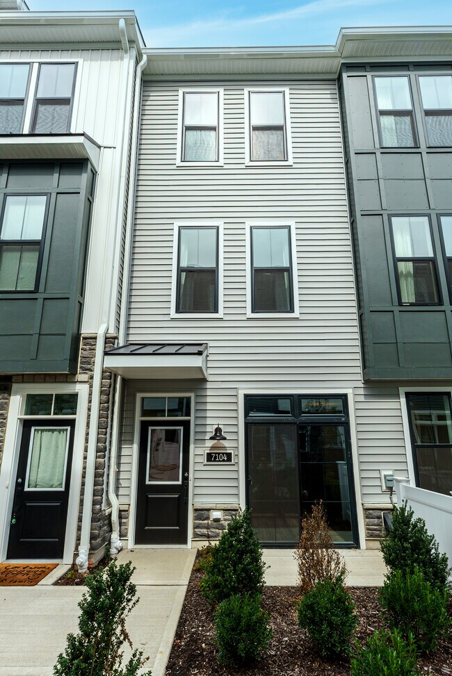 Building Photo - 7104 Donatello Dr