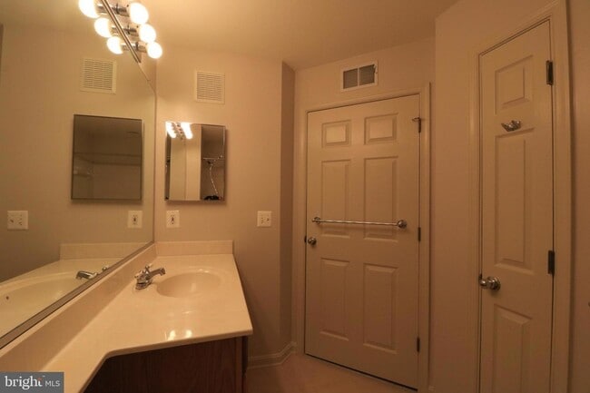 Building Photo - 12000 Amber Ridge Cir