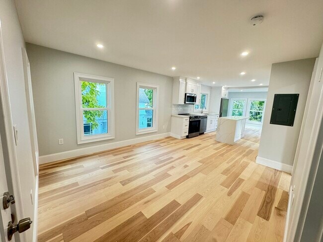 Building Photo - 17 Fremont St