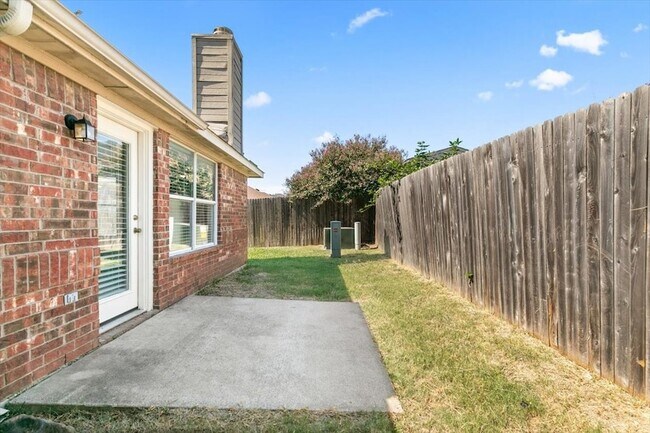 Building Photo - 8801 Chaps Ave