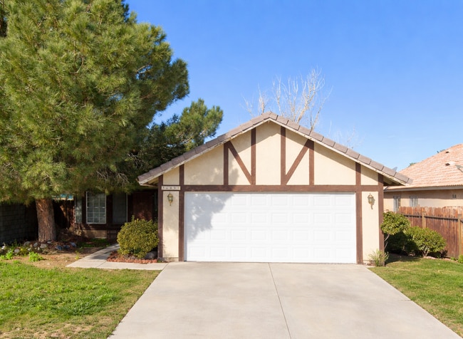 Building Photo - 36831 Royce Ct