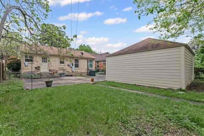 Building Photo - 511 N Oak Cliff Blvd