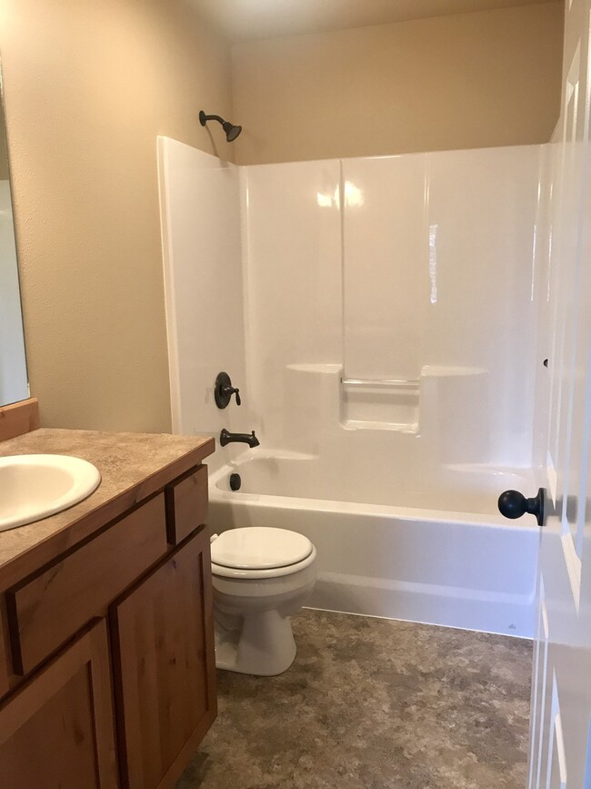 Building Photo - Brand New - 3 Bedroom 2 1/2 Bathroom Townh...
