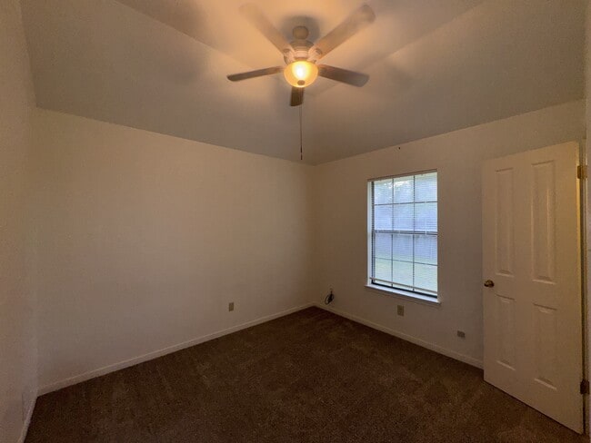 Building Photo - 1801 Thomas Ct