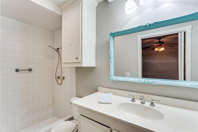 Building Photo - 1708 Hendrick Dr