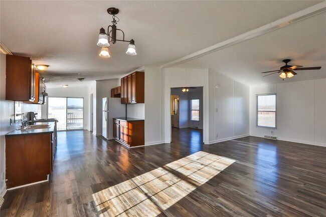 Building Photo - 172 Kid Ranch Ln