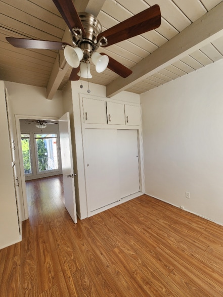 Building Photo - 1909 Beachwood Dr