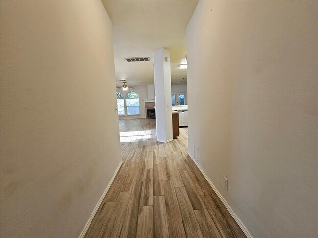 Building Photo - 8506 Hillrock Dr