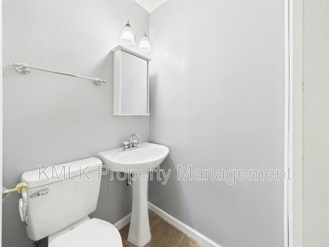 Building Photo - 3434 Lawndale Dr