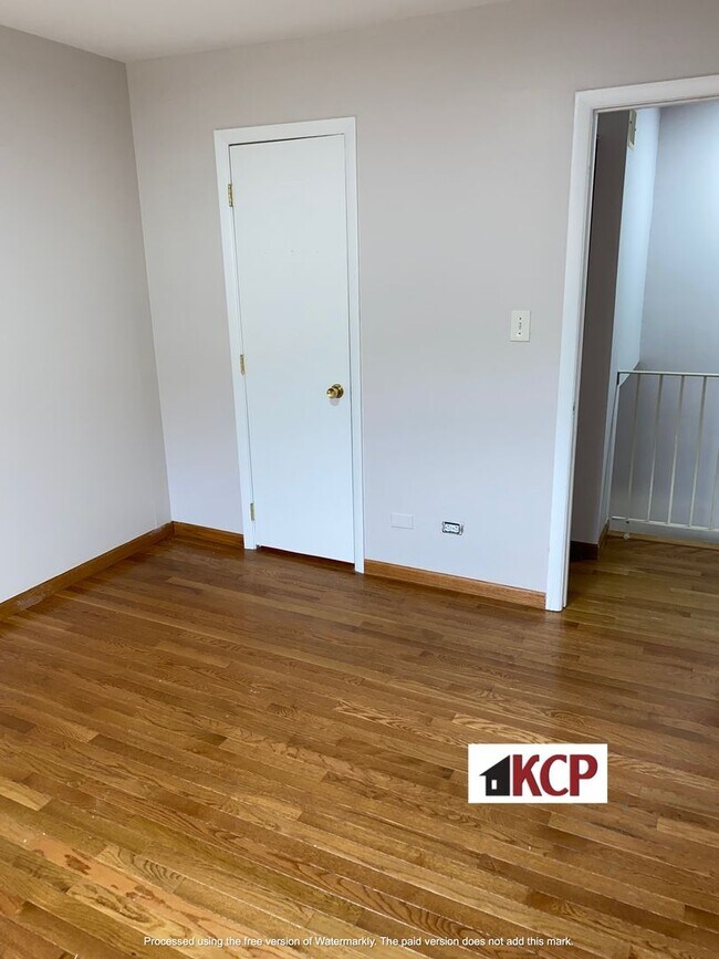 Building Photo - 2/3 Bedroom Townhouse in Gurnee School Dist