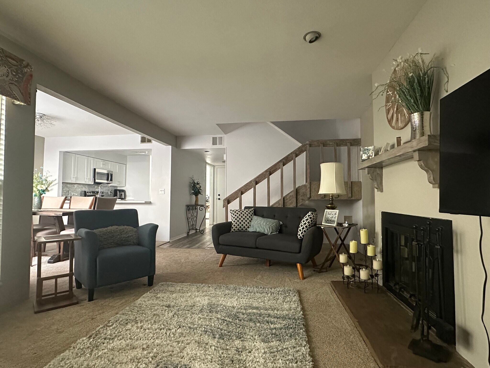 Building Photo - 3330 Templeton Gap Rd