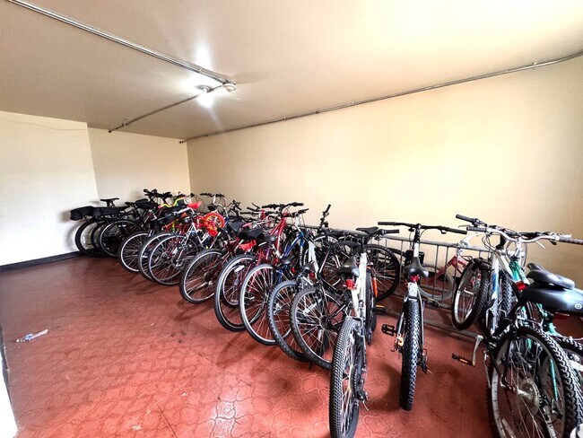 Building Photo - 2 Villa Verde Dr