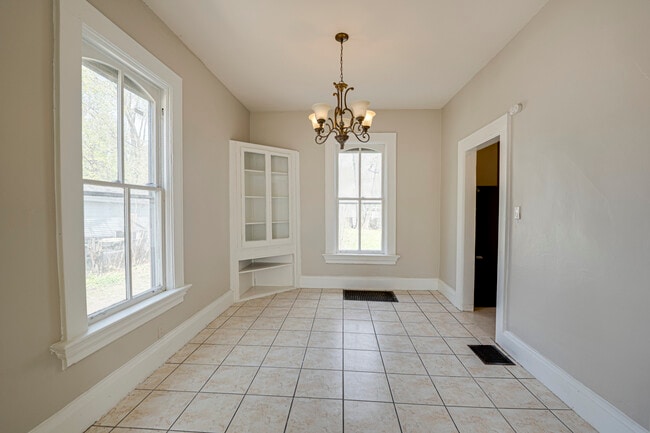 Building Photo - 373 Cedar St