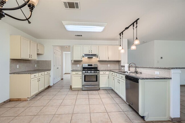 Building Photo - 1293 Amberwood Loop