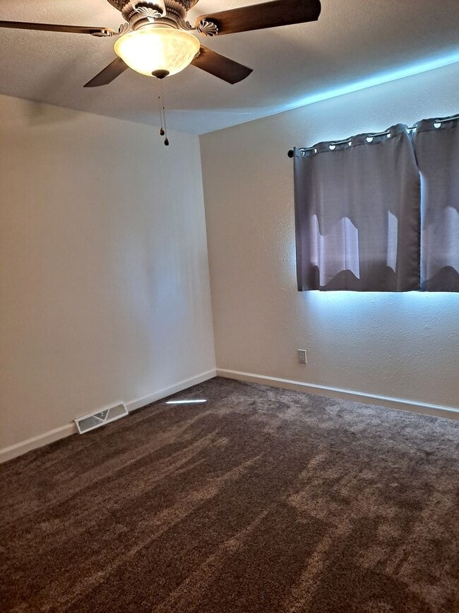 Building Photo - ALL PROSPECTIVE TENANTS MUST SUBMIT A $58 ...