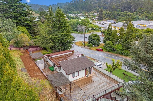 Building Photo - Sun-Filled 2BR/2BA Upper Home with Large Decks & Hardwood Floors in Aptos