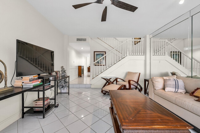 Building Photo - 584 SE 20th Ave