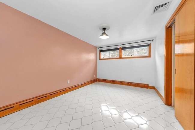 Building Photo - 61 Montmorenci Ave