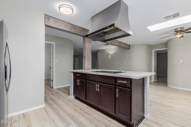 Building Photo - 1512 W Estrella Dr