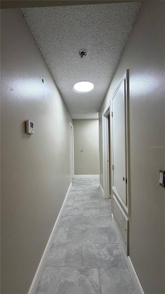 Building Photo - 6434 Rockingtree Ln
