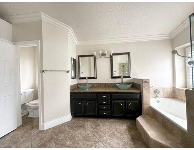 Building Photo - 19852 E Round Hill Ln