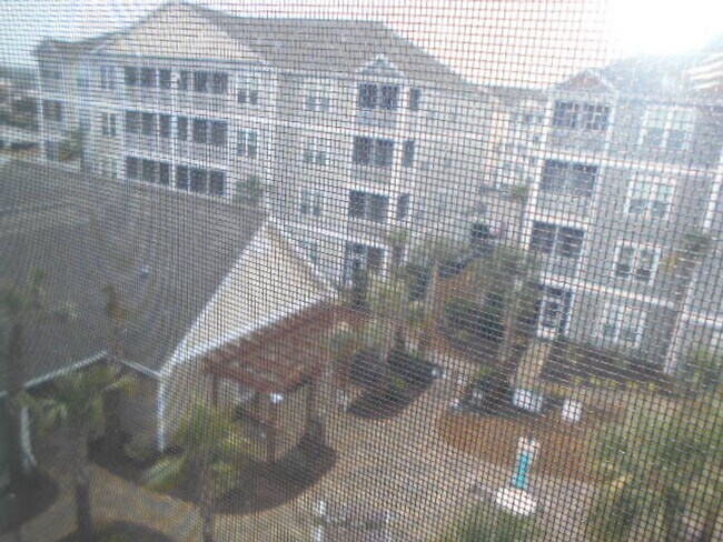 Building Photo - 3 bedroom, 2 bath condo at Queens Harbour