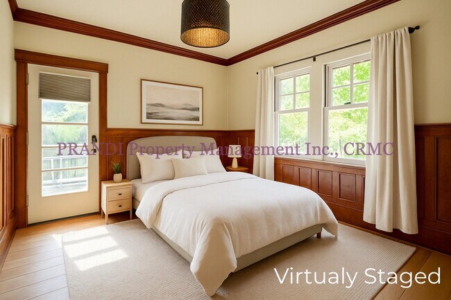 Building Photo - Classic, Modern and Private Home with Fres...