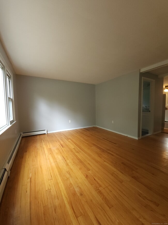 Building Photo - 14 Lownds Dr