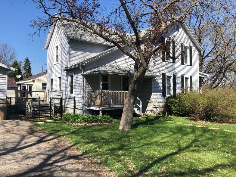 Building Photo - 3702 Hillcrest Dr
