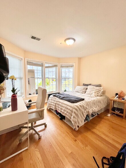 Primary Photo - 207 Hillside St