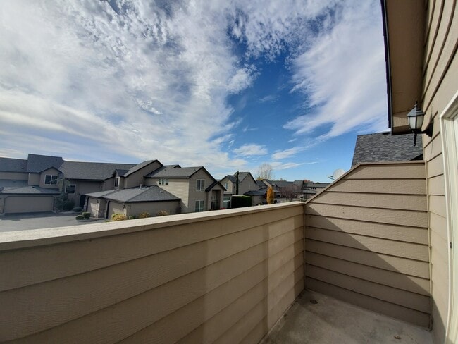 Building Photo - 427 Columbia Point Dr