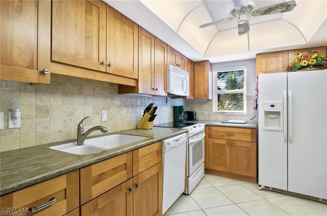 Building Photo - 27249 Pullen Ave