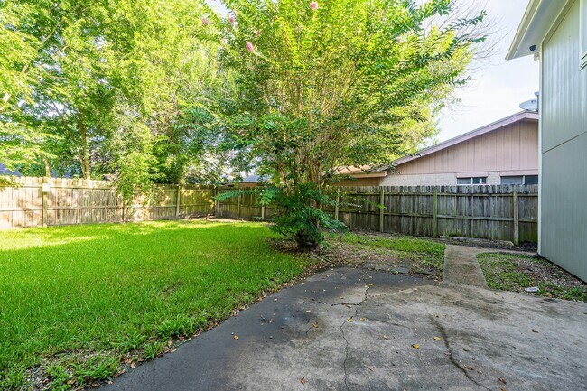 Building Photo - 10422 Gulfstream Ln