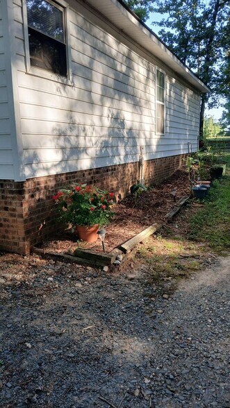 Building Photo - 5501 Bow Hill Dr