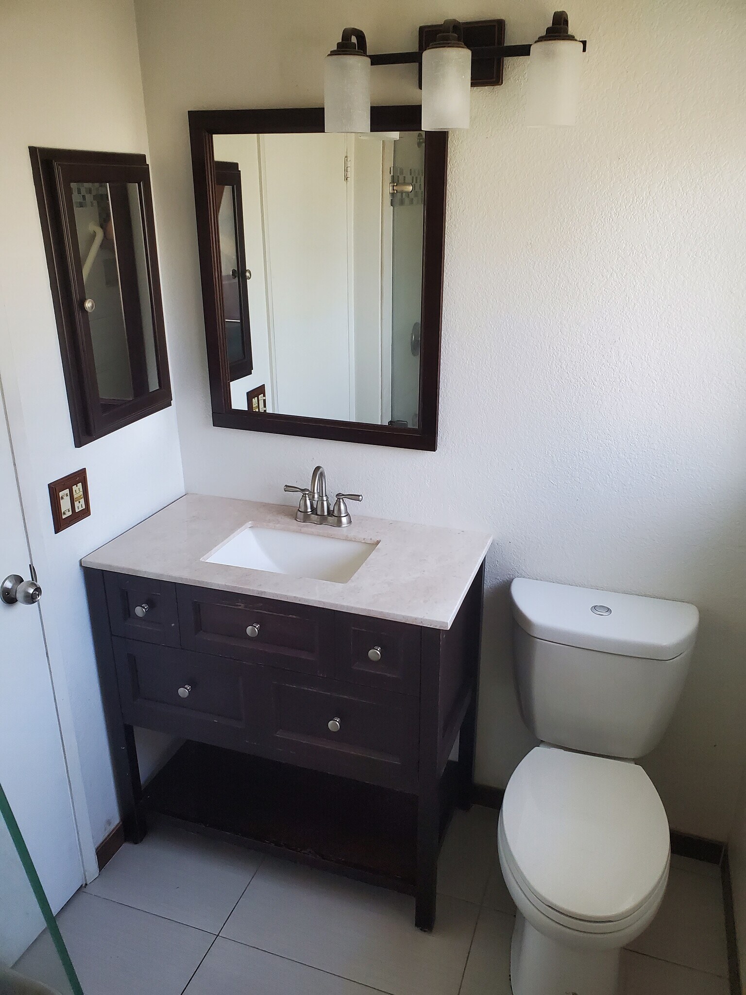 Upstairs bathroom with tub/shower. - 1710 Oldfield Way