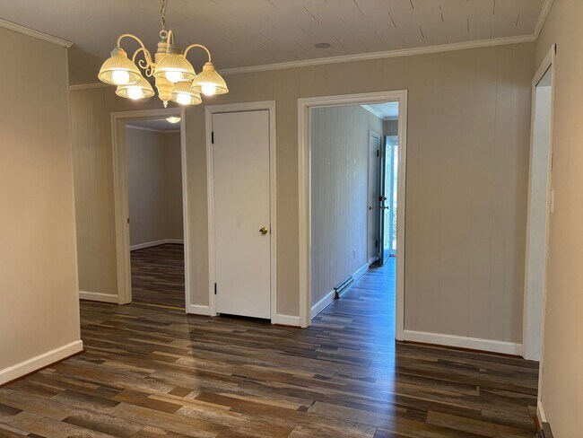 Building Photo - 3 BED, 1 BATH BRICK HOME