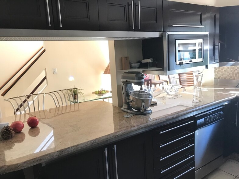 Building Photo - 4522 Saint Clair Ave