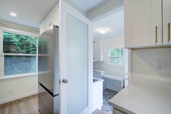 Building Photo - 3bd/1.5ba Seattle House