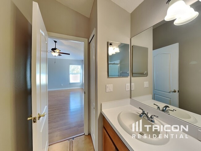 Building Photo - 30843 Birdhouse Dr