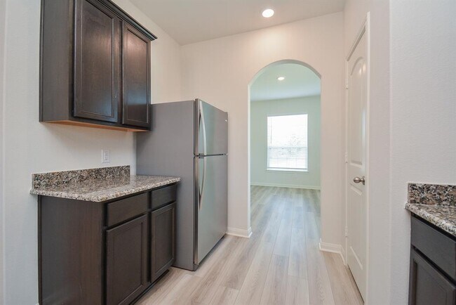 Building Photo - 569 Amberwood Pk Dr
