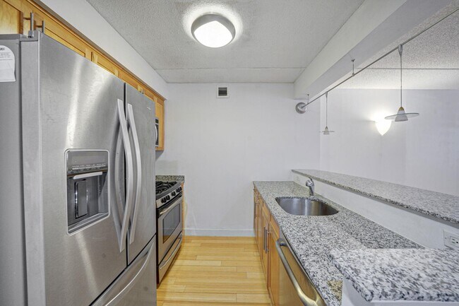 Building Photo - 516 W 47th St